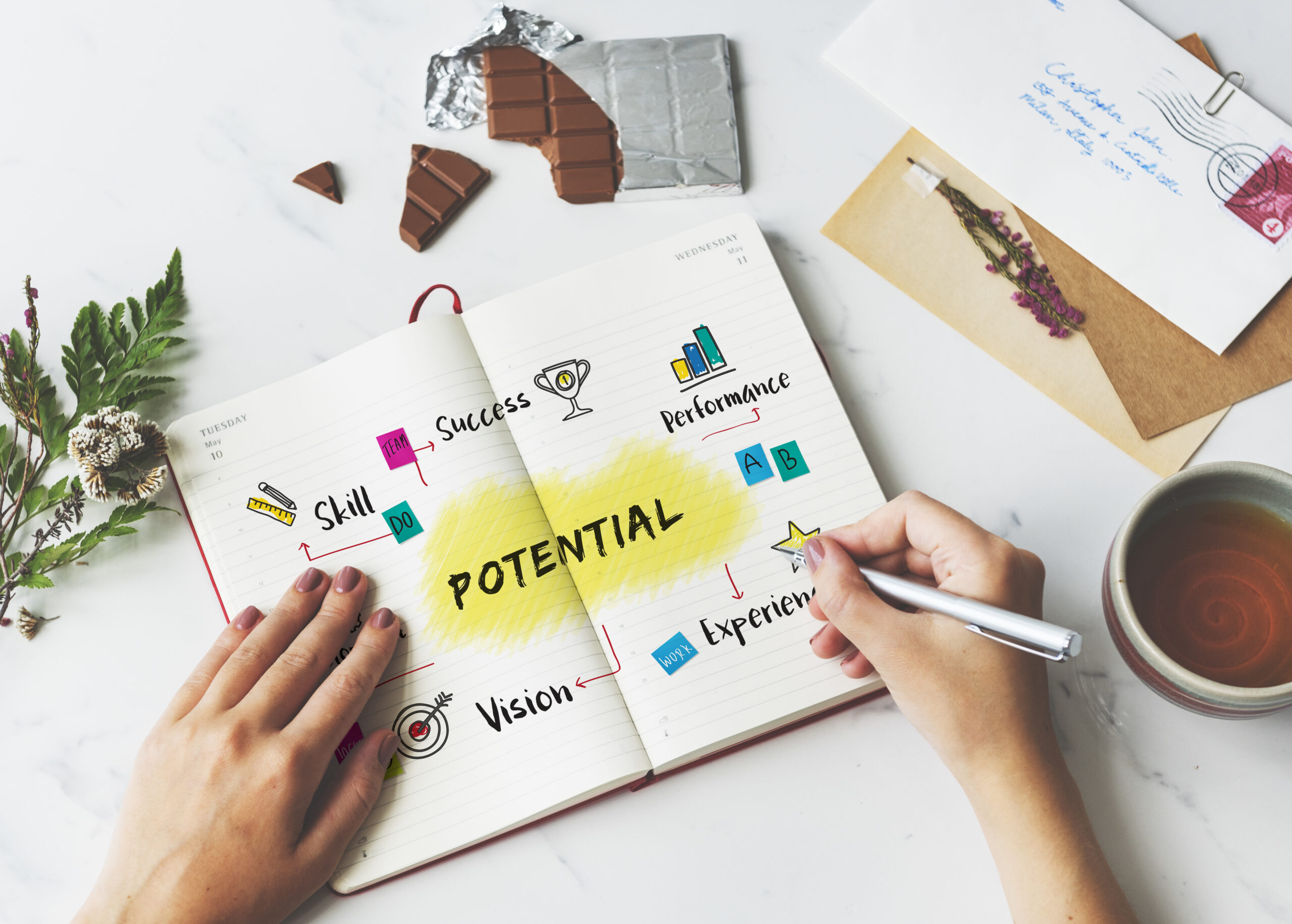 Symboliczny obraz zakończenia nauki w Akademii Liderów i uzyskania tytułu specjalisty do spraw terapii indywidualnej.